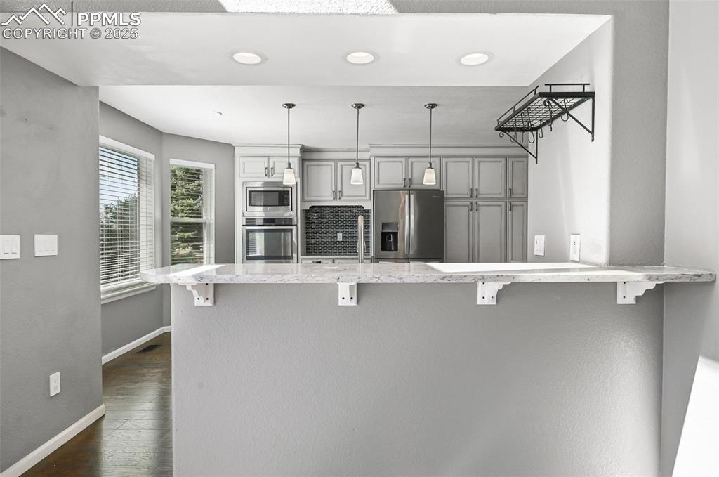 Image 18 of 42: Kitchen