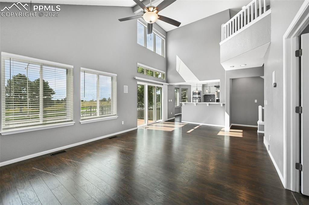 Image 20 of 42: Living Room