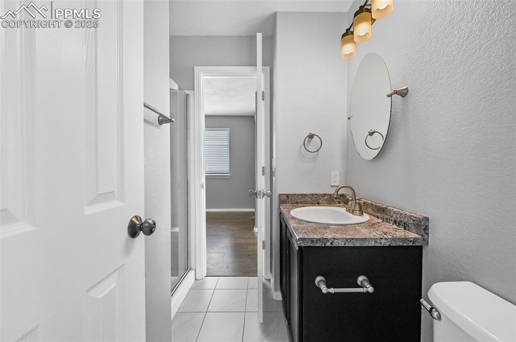 Image 23 of 42: Bathroom