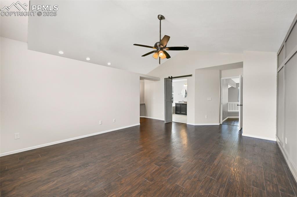 Image 26 of 42: Living Room