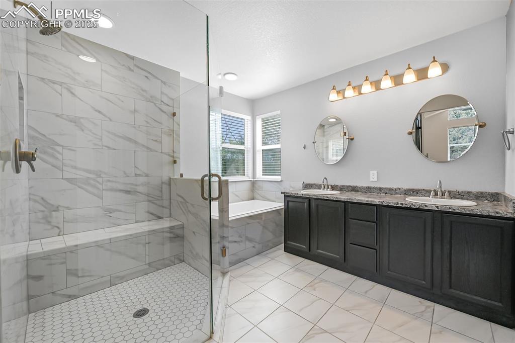 Image 29 of 42: Bathroom