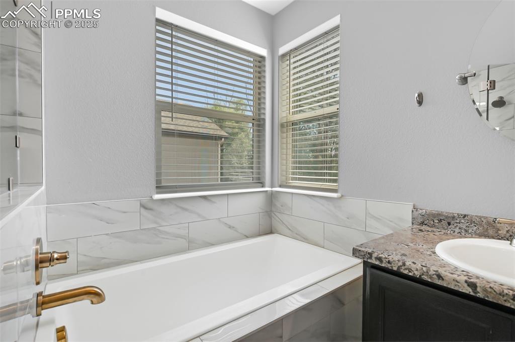 Image 30 of 42: Bathroom