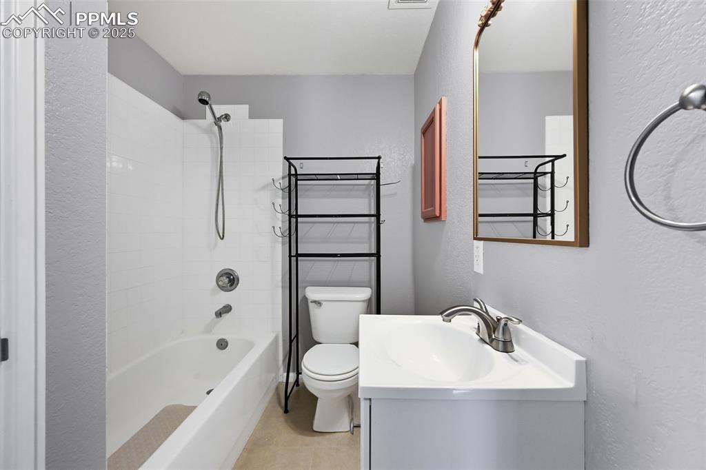 Image 38 of 42: Bathroom