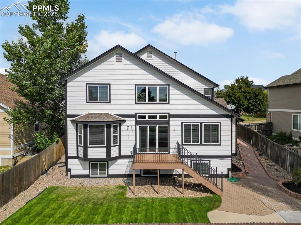 Image 9 of 42: Back of Structure