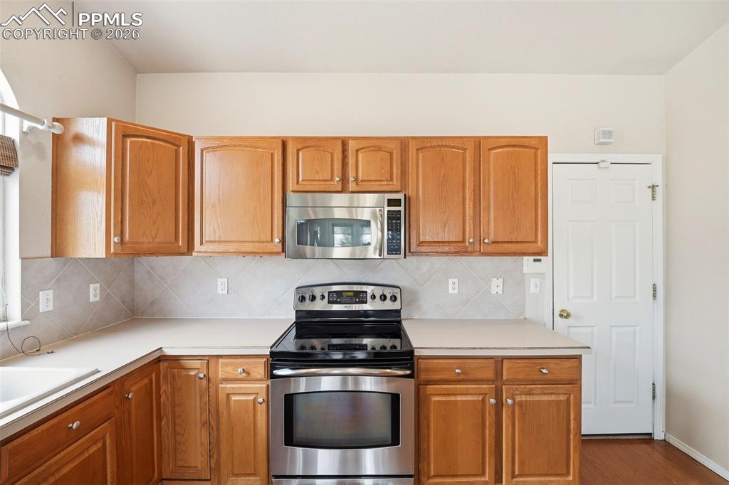 Image 13 of 44: Kitchen