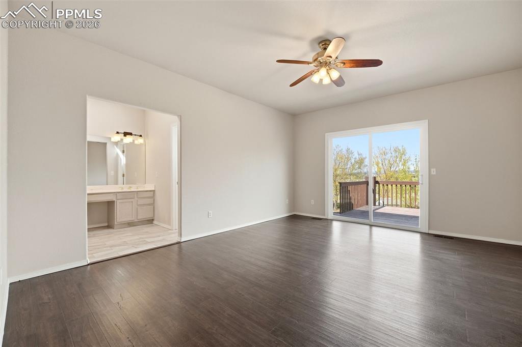 Image 17 of 44: Bedroom