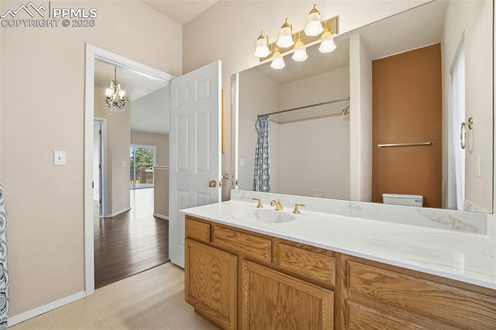 Image 24 of 44: Bathroom