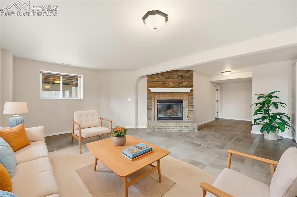 Image 27 of 44: Living Room