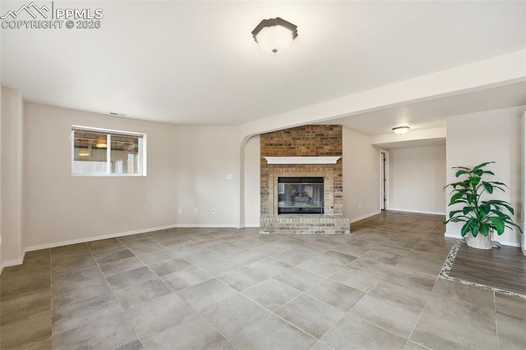 Image 28 of 44: Living Room