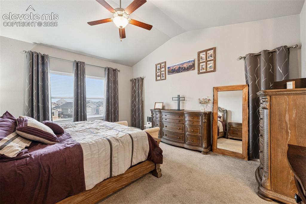 Image 17 of 40: Bedroom