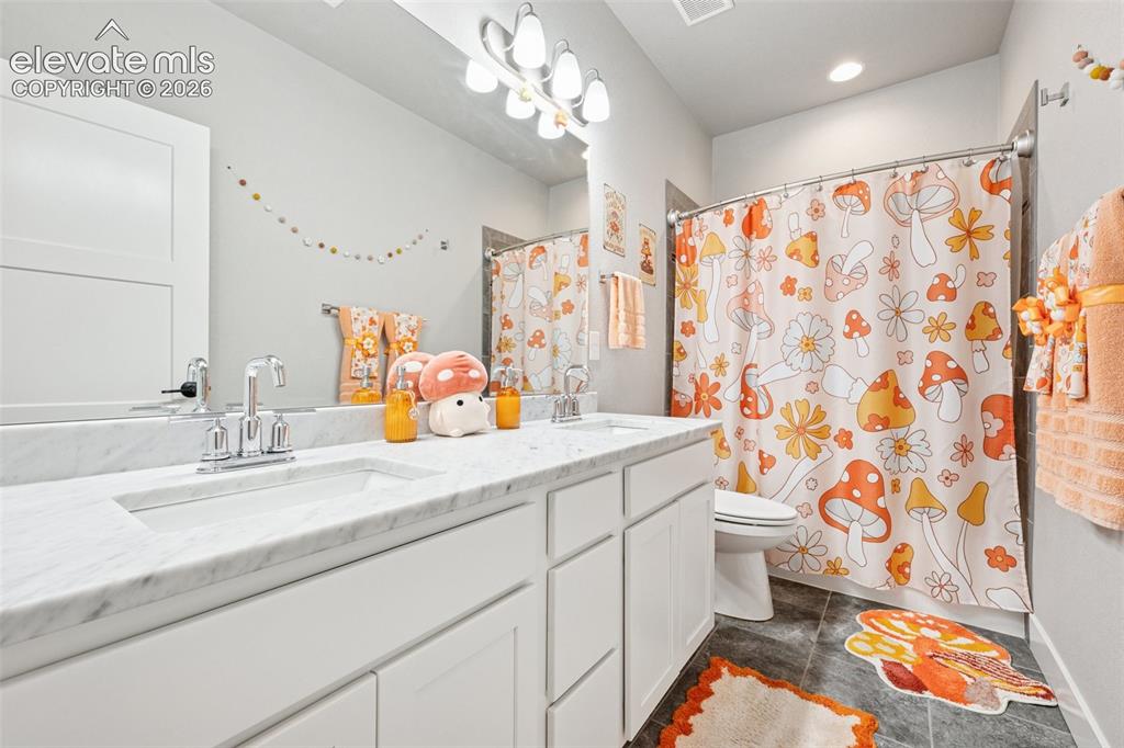 Image 25 of 40: All bathrooms in the home are large, upgraded and gleaming.