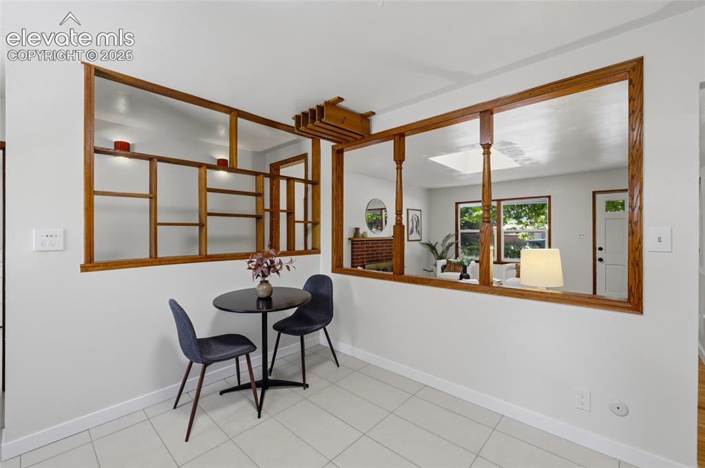Image 7 of 33: Dining Area