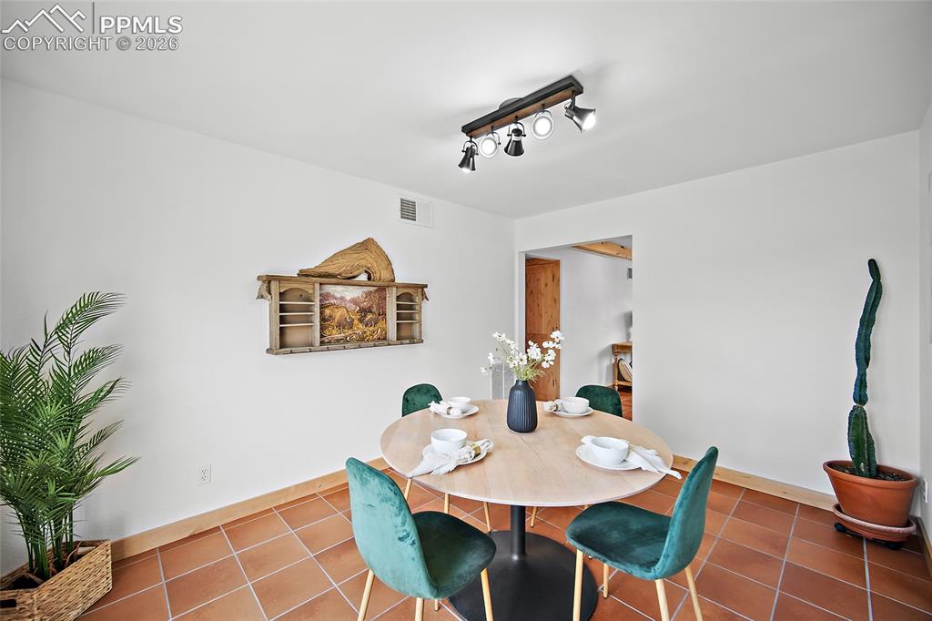 Image 12 of 41: Dining area.