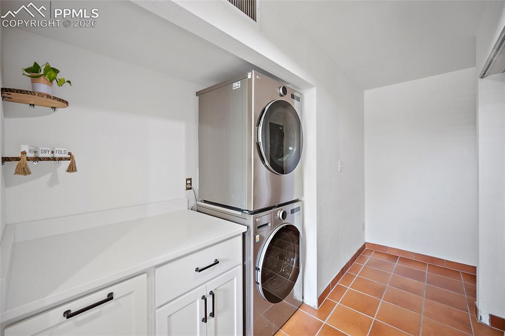 Image 16 of 41: Washer and dryer stay.