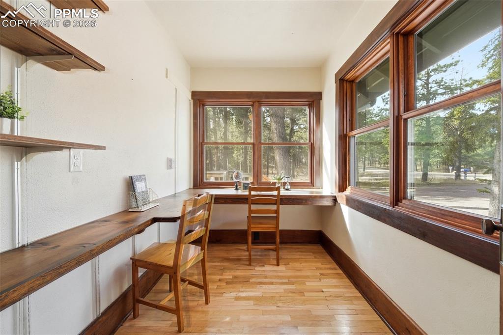 Image 20 of 49: Kitchen