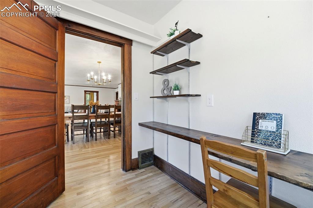 Image 21 of 49: Kitchen