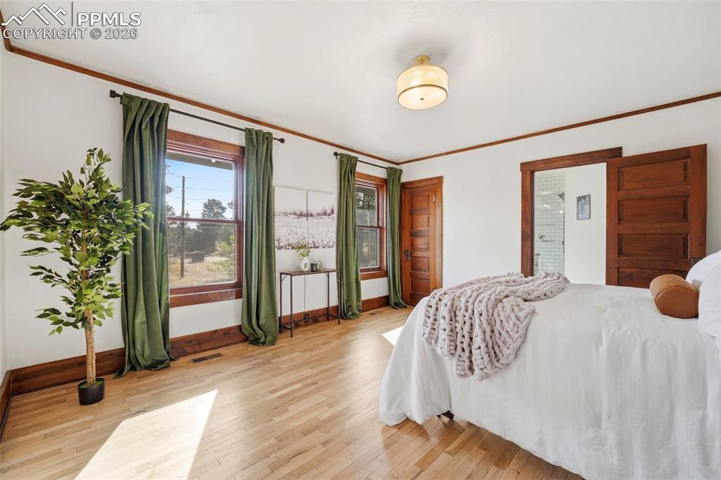 Image 22 of 49: Kitchen