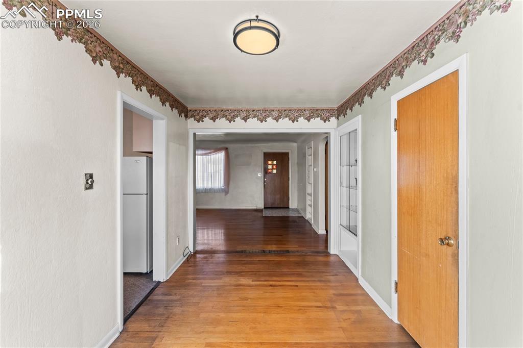 Image 10 of 47: Dining Room