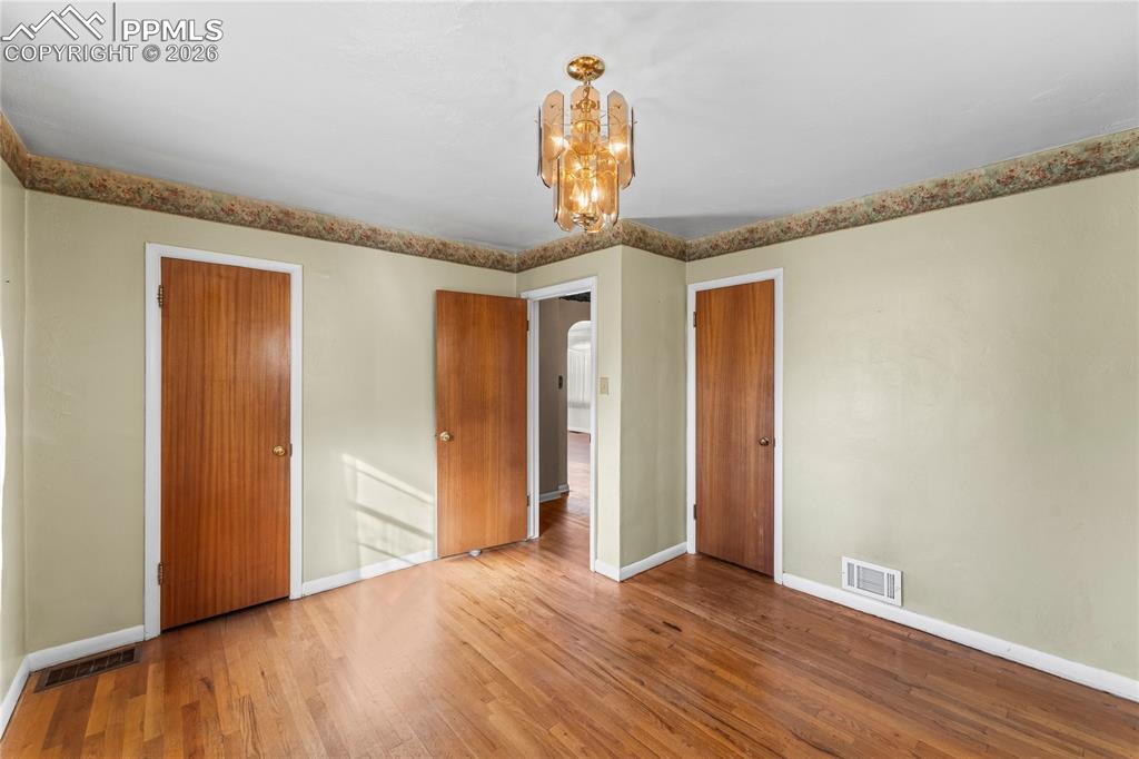 Image 17 of 47: Bedroom