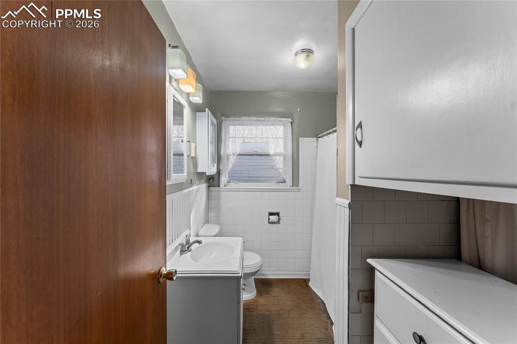 Image 18 of 47: Bathroom