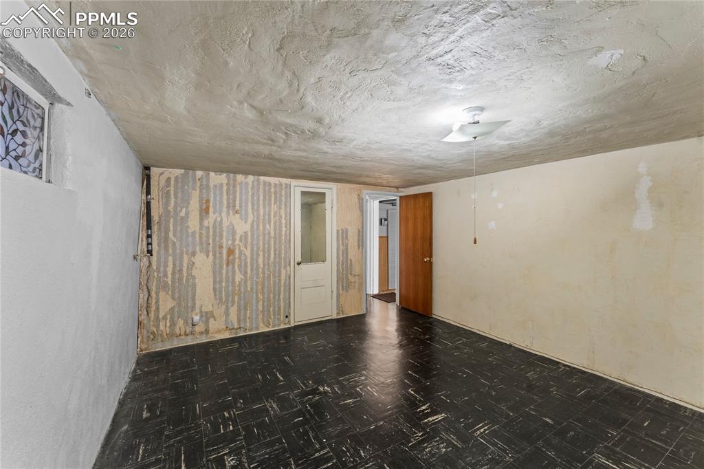 Image 24 of 47: Bedroom