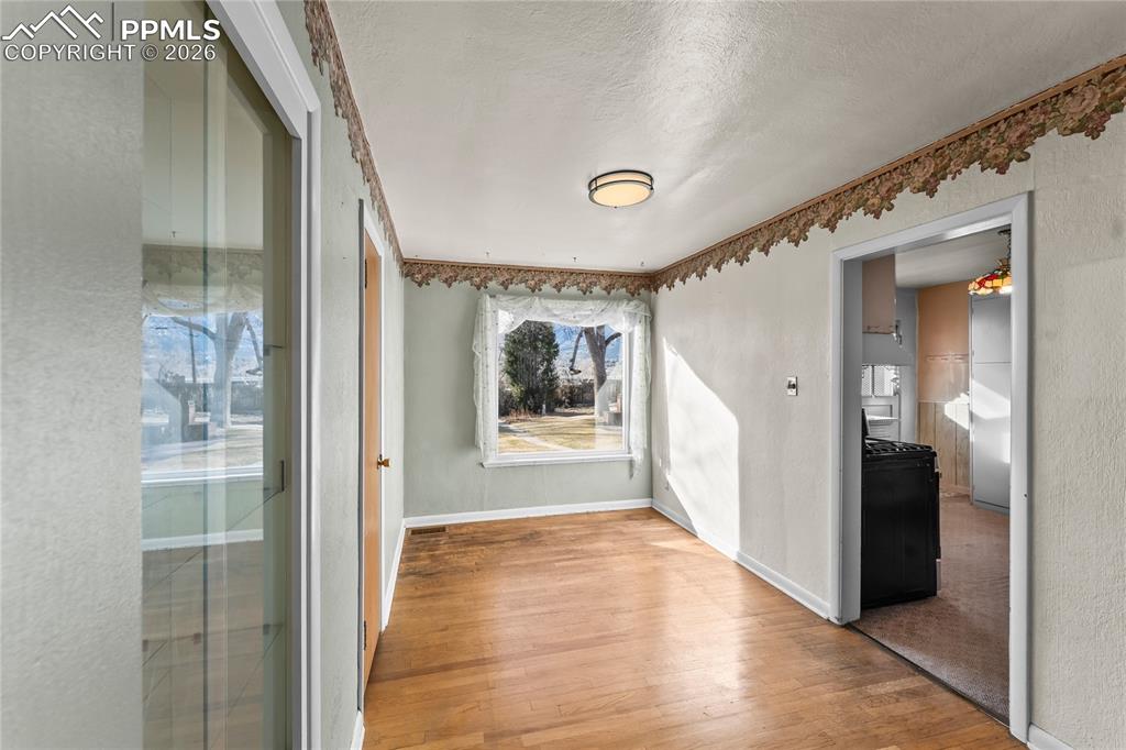 Image 9 of 47: Dining Room