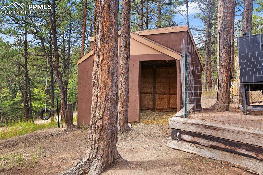Image 26 of 49: 8x12 loafing stall