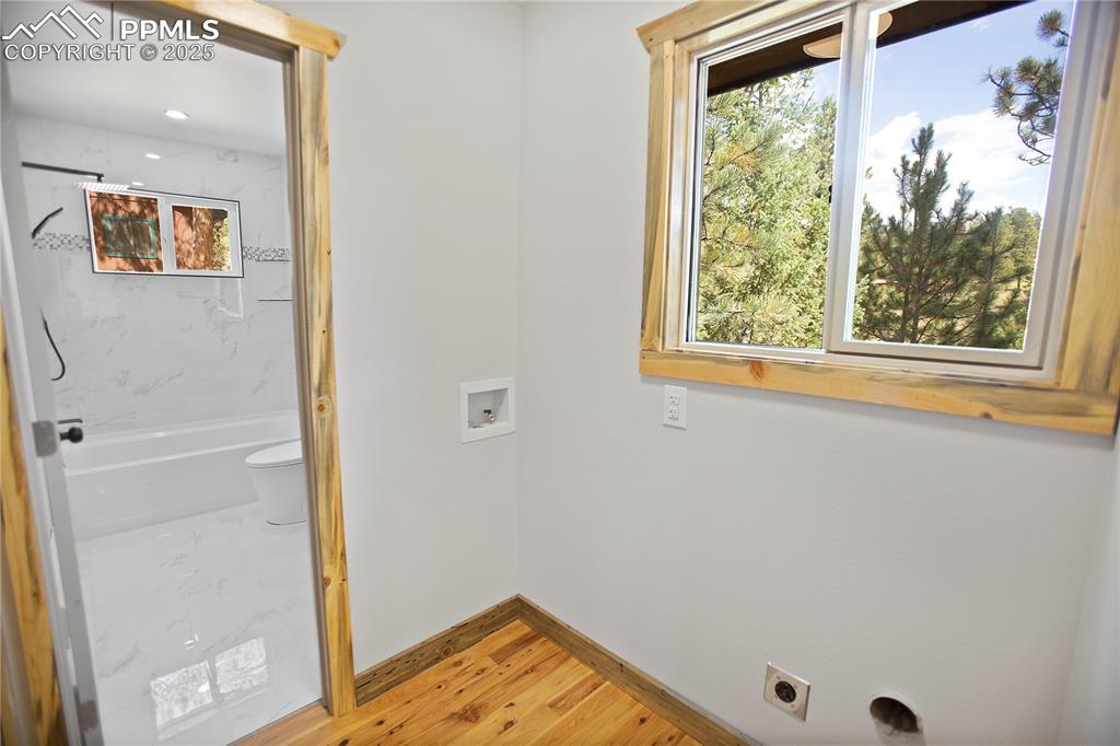 Image 38 of 49: Laundry