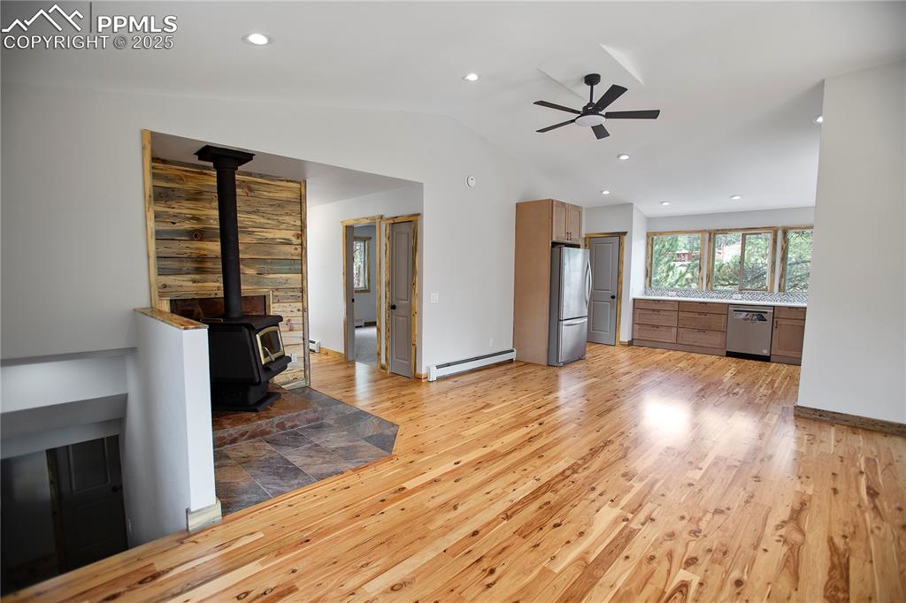 Image 42 of 49: Living Room