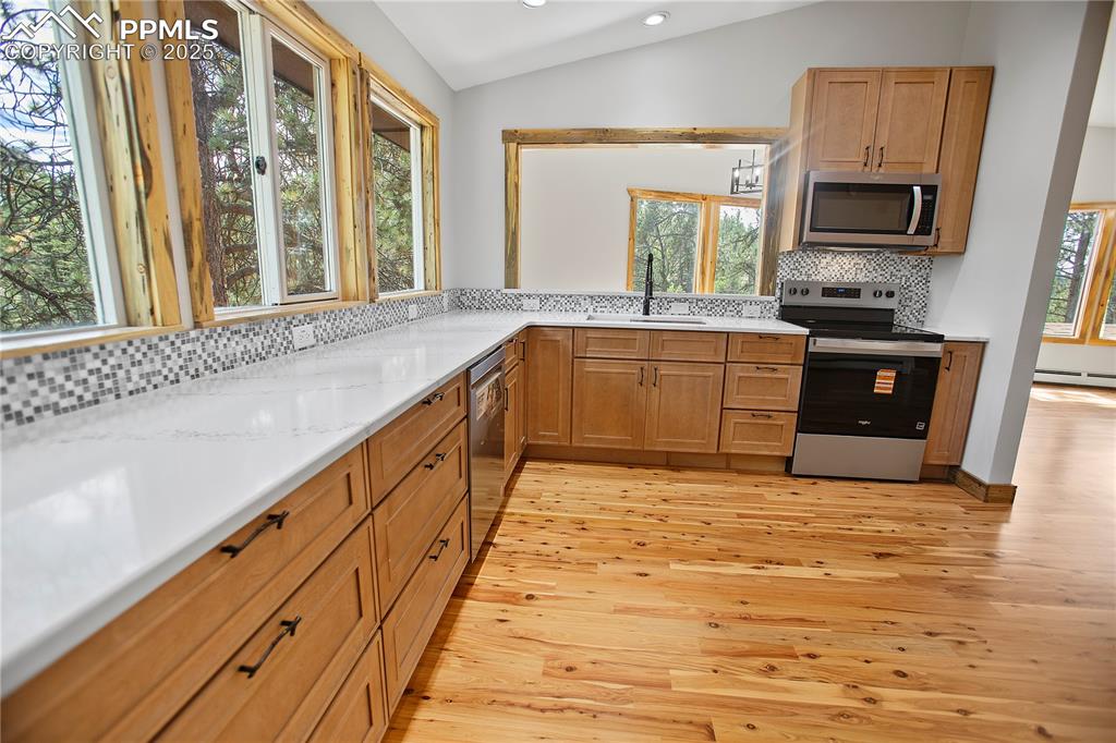 Image 8 of 49: Kitchen