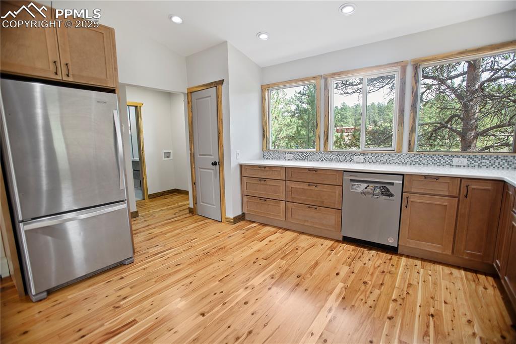 Image 9 of 49: Kitchen