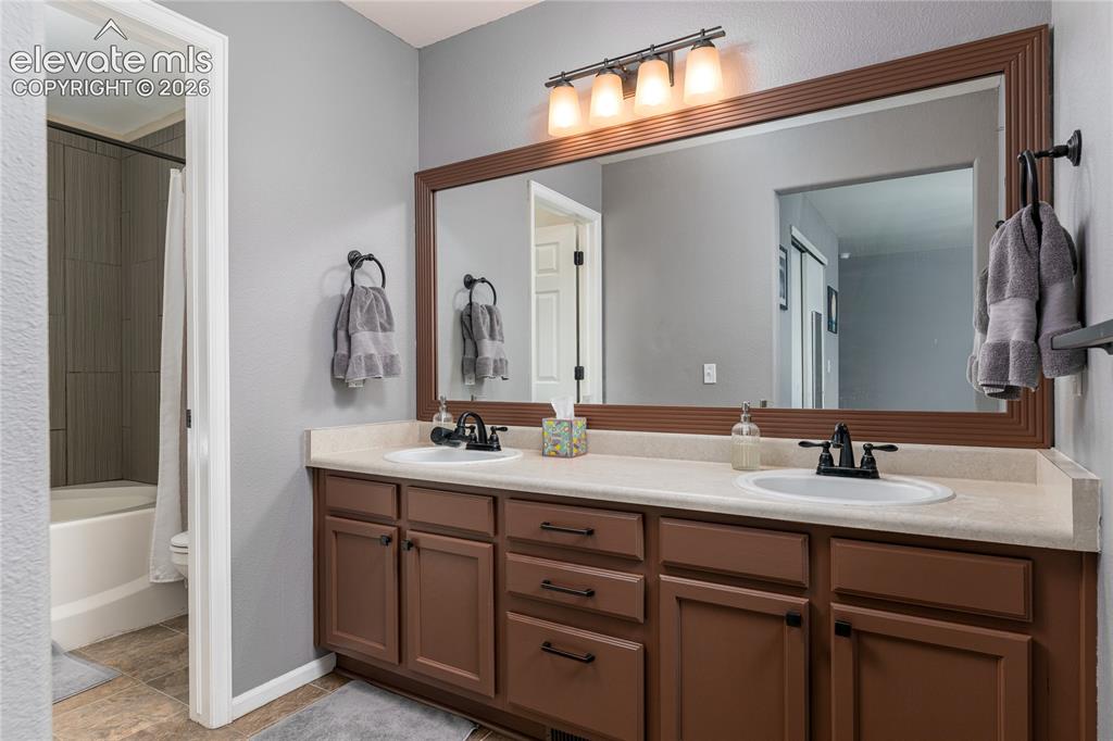 Image 15 of 35: Bathroom