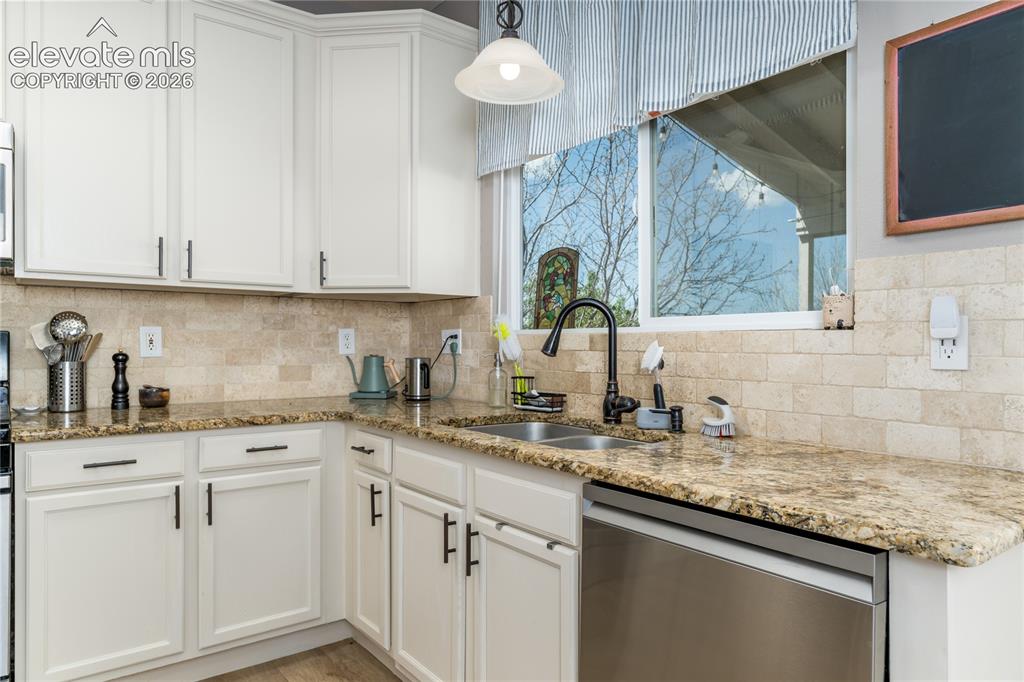 Image 8 of 35: Kitchen