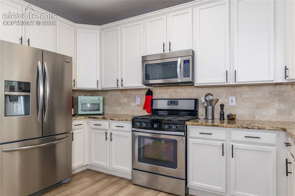 Image 9 of 35: Kitchen