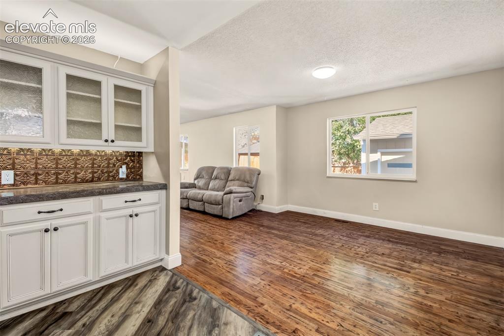 Image 12 of 46: Dining Area