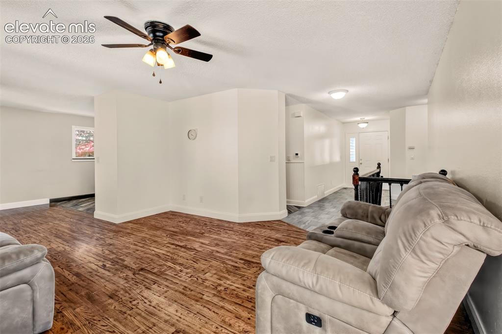 Image 16 of 46: Living Room