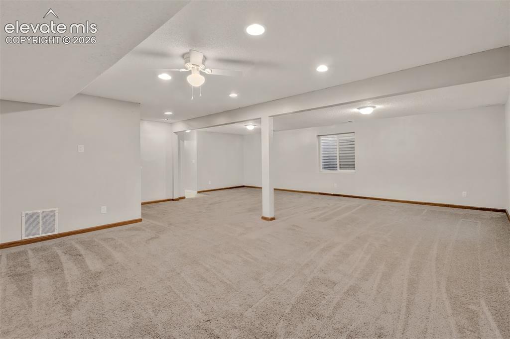 Image 32 of 46: Family Room