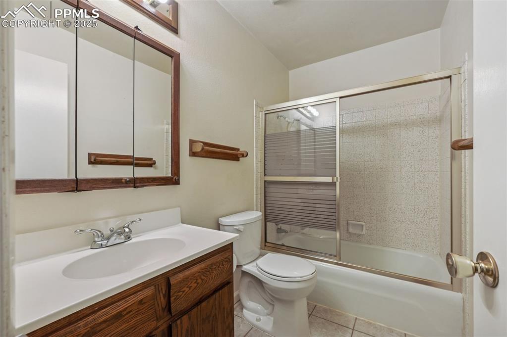 Image 14 of 36: Bathroom