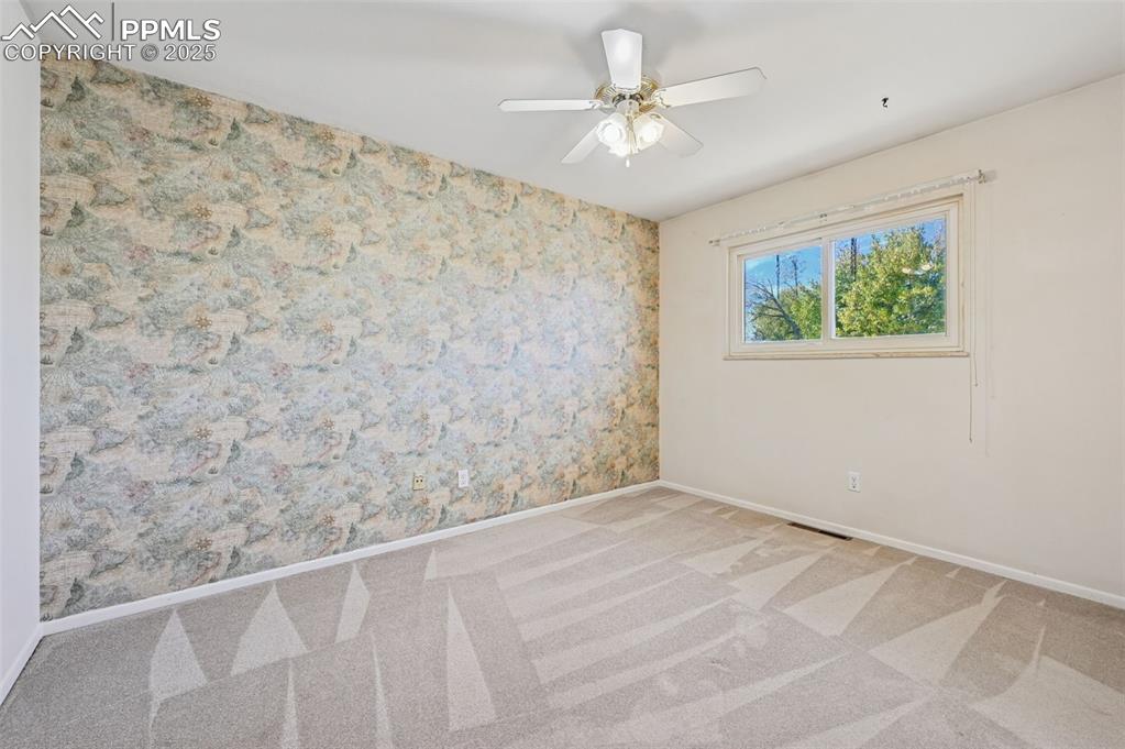 Image 20 of 36: Bedroom