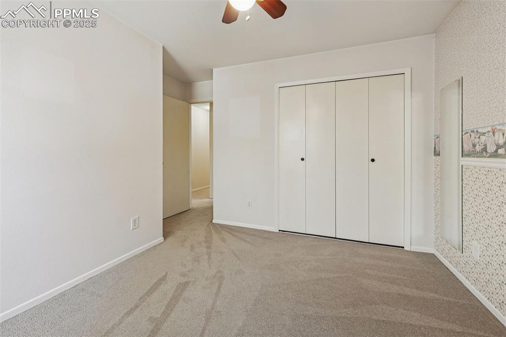 Image 21 of 36: Bedroom