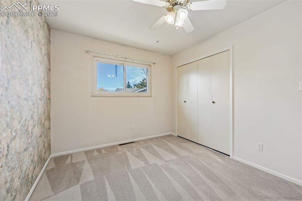 Image 22 of 36: Bedroom