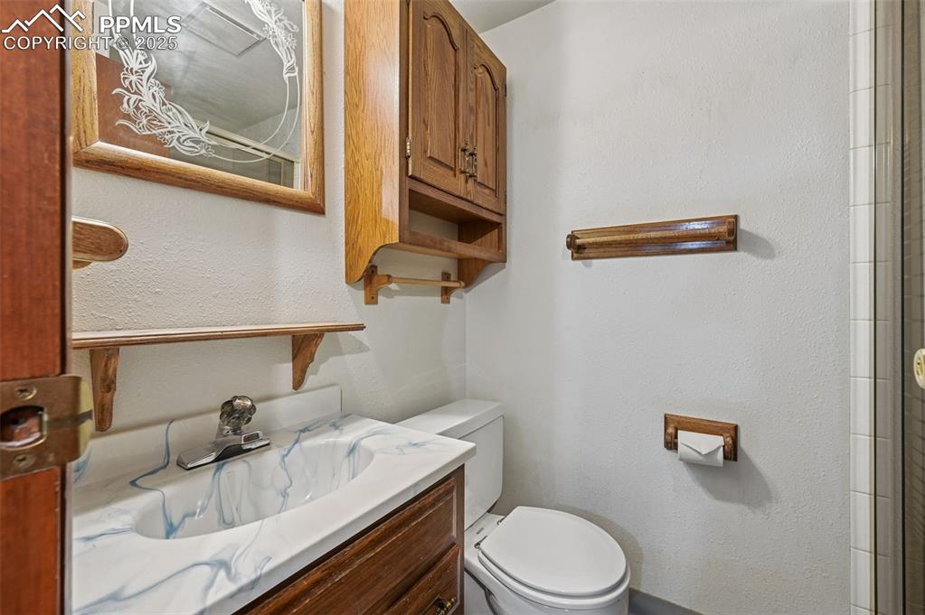 Image 24 of 36: Bathroom