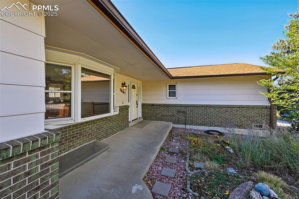 Image 4 of 36: Entry