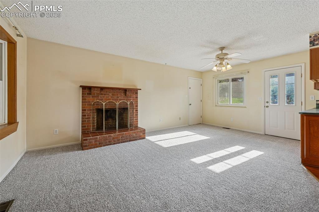 Image 5 of 36: Living Room