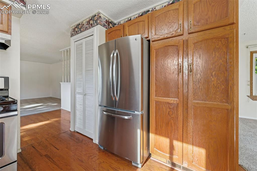 Image 8 of 36: Kitchen