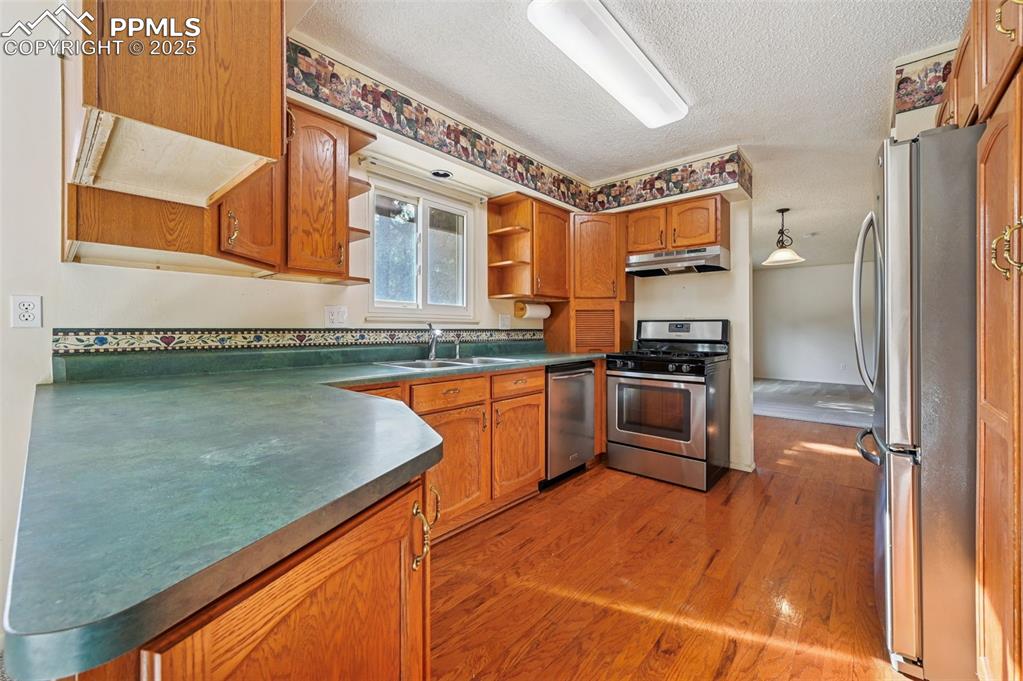 Image 9 of 36: Kitchen