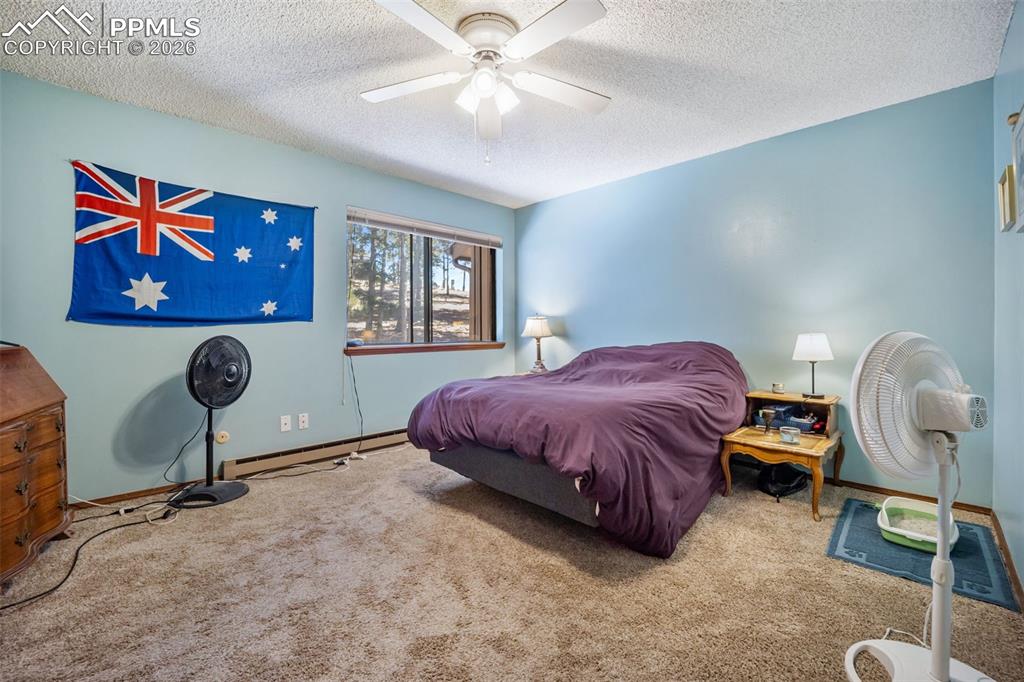 Image 17 of 37: Bedroom