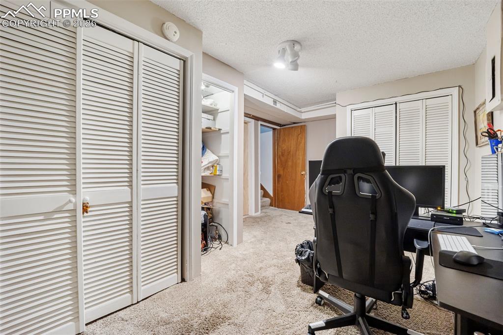 Image 22 of 37: Office