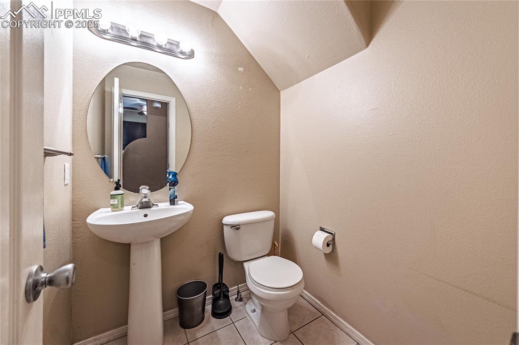 Image 18 of 40: Bathroom