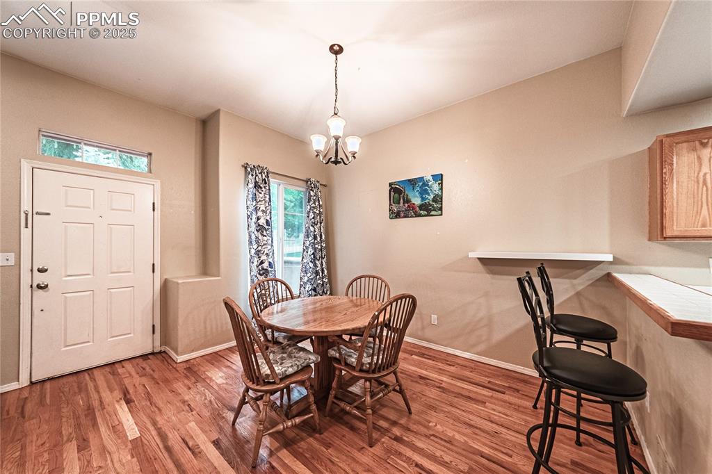 Image 9 of 40: Dining Area